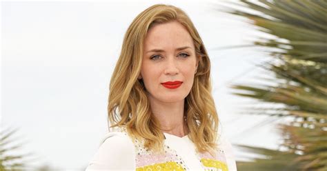 emily blount nude|Emily Blunt Talks Deleted Sicario Nude Scene That My Tits。